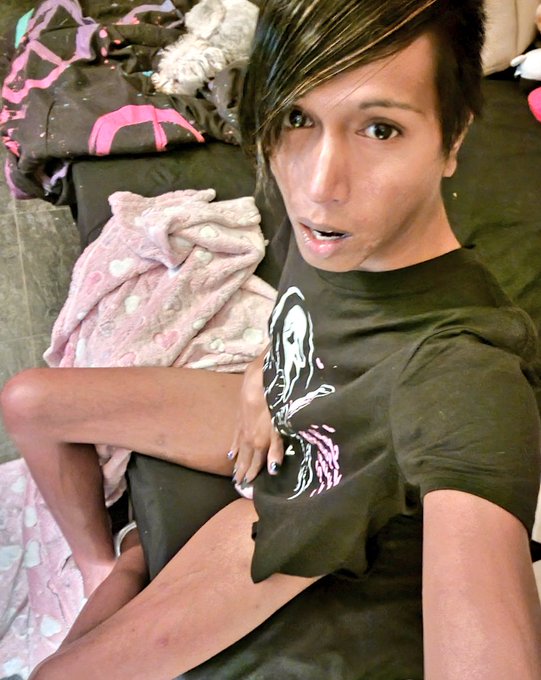 Woke up horny asf can you help plz ? https://t.co/IEyNsI0Ioe
