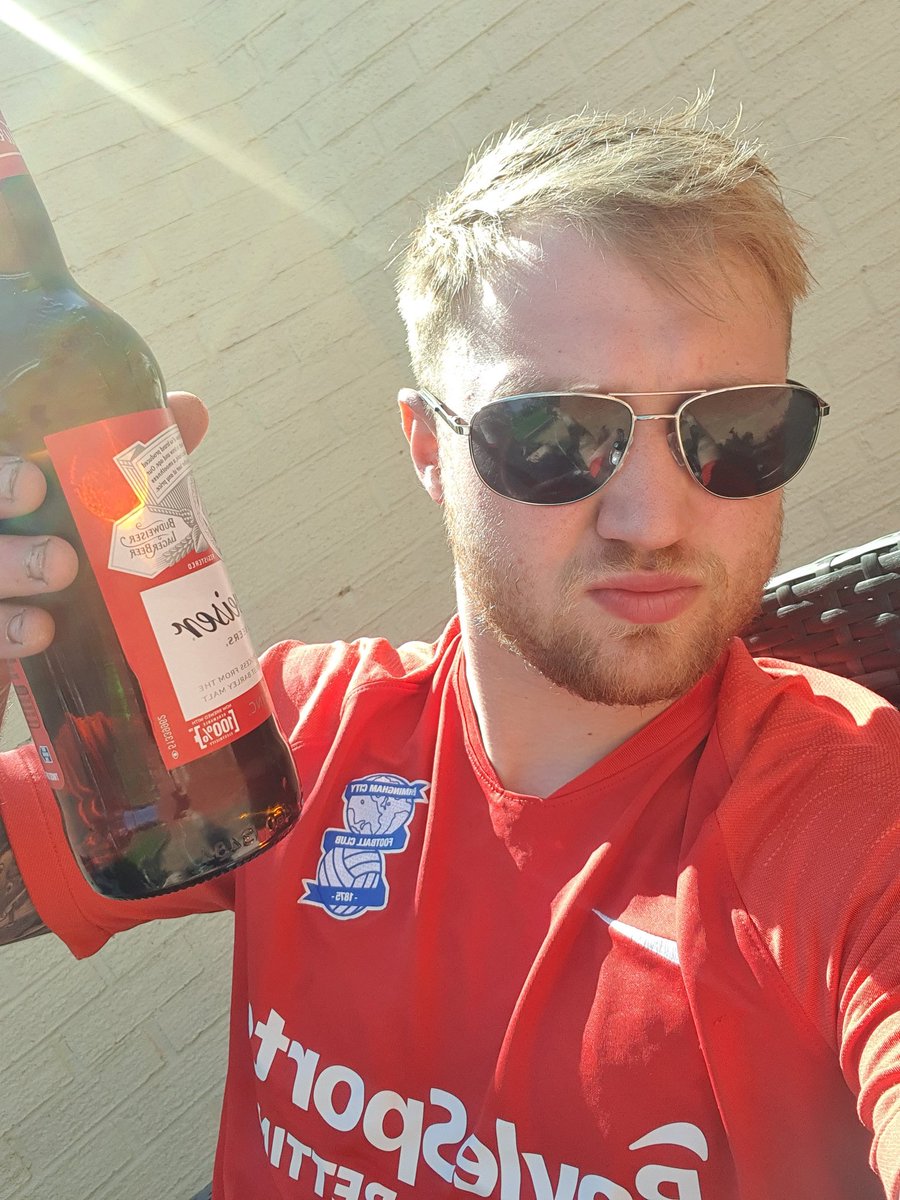 LivingRivals's tweet photo. Theres only one album that goes down well with beer and the sun ☀️

🍋🍋🍋🍋🍋🍋 https://t.co/DwNzdqDQpU