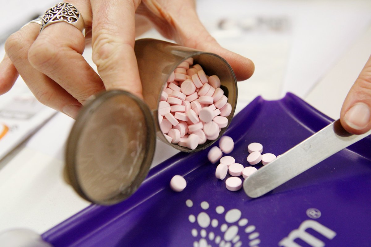 The <a href="/WHO/">World Health Organization (WHO)</a> Global Tuberculosis Programme has announced updates to the current treatment regimen for people with TB. Evidence has shown similar performance of a shorter, 4-month treatment regimen compared to the current standard regimen: who.int/publications/i… #EndTB #TBresearch