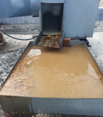 omni_supply's tweet photo. The grease pool is a nonviable solution for collecting grease. Discover how Omni Supply worked to create a solution to fix this situation here: https://t.co/JQv6QxRs6P
#GreaseContainment #GreaseSolutions #RooftopGrease https://t.co/e6LMvO8ZXe