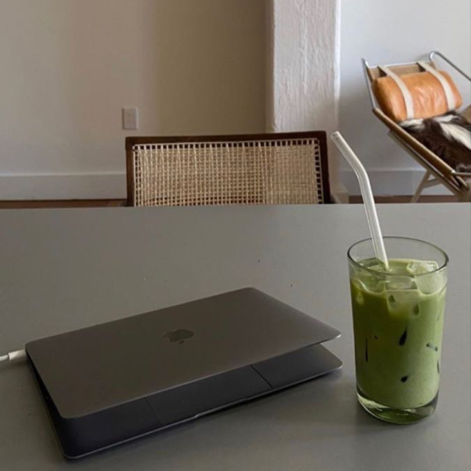 Tout ce que tu as, c'est le moment présent. Alors déconnecte ton téléphone et reconnecte toi à la réalité .