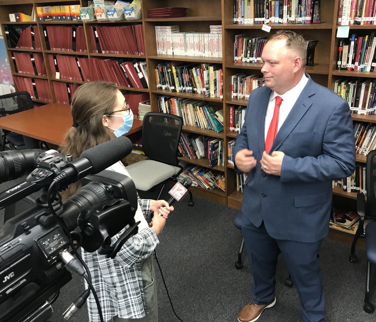 BTBOCES_IP's tweet photo. (2/2) We held a press conference this morning to present a new Champions of Change award (from NYSSBA) to our @BroomeBOCES New Visions Business Academy student-run company 13 Visionaries.  @BOCESofNYS @BTCareerTechED @McNairBOCES https://t.co/EZpLSQYyZp