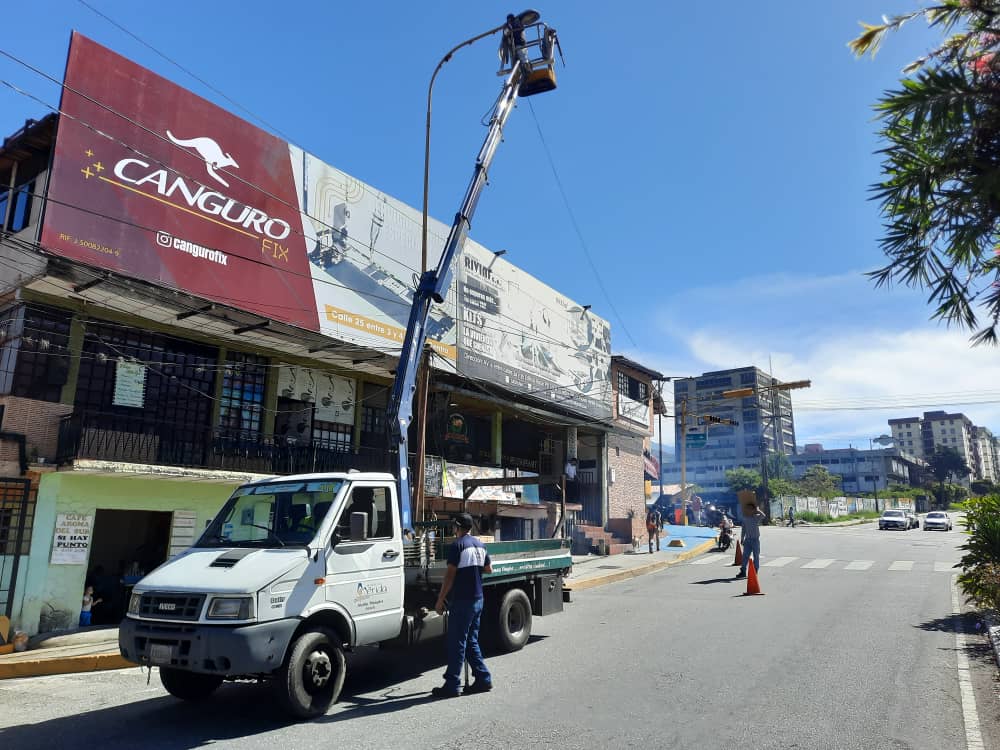 meridaalcaldia's tweet photo. Alcaldía de Mérida instaló lámparas desde el Yuan Lin hasta el Mercado Principal https://t.co/RtdTcUR1gT
#Asumimoselcompromiso
#AlcaldeAlcidesMonsalveCedillo
#15Junio 
#alcaldiadeMerida https://t.co/CRWP8f7ZmU
