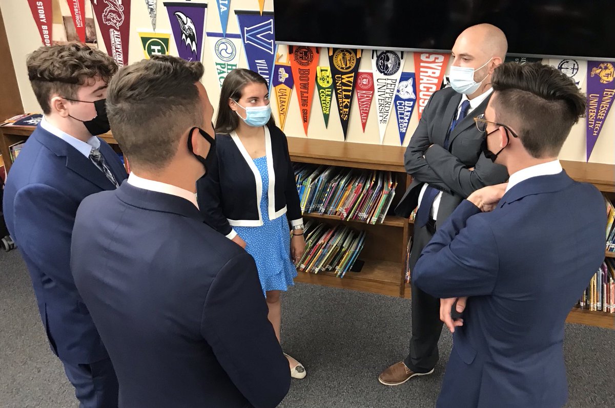 BTBOCES_IP's tweet photo. (2/2) We held a press conference this morning to present a new Champions of Change award (from NYSSBA) to our @BroomeBOCES New Visions Business Academy student-run company 13 Visionaries.  @BOCESofNYS @BTCareerTechED @McNairBOCES https://t.co/EZpLSQYyZp
