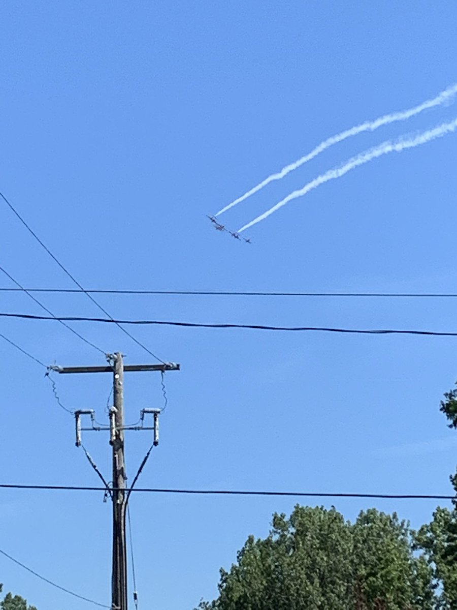 downtownbeatguy's tweet photo. Great view of the Snowbirds from Whistlestop Trail!! #stthomasproud https://t.co/sLemNlirV1