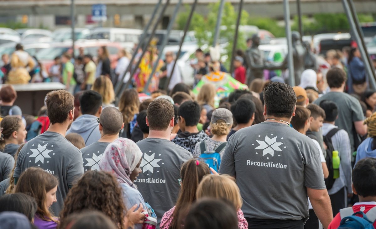 Sustainalytics's tweet image. In our new blog post we share insight on the why and how of socio-economic impact reporting highlighting how companies can go #beyondcsr | #ESG @NutrienLTD bit.ly/3iFB7K8