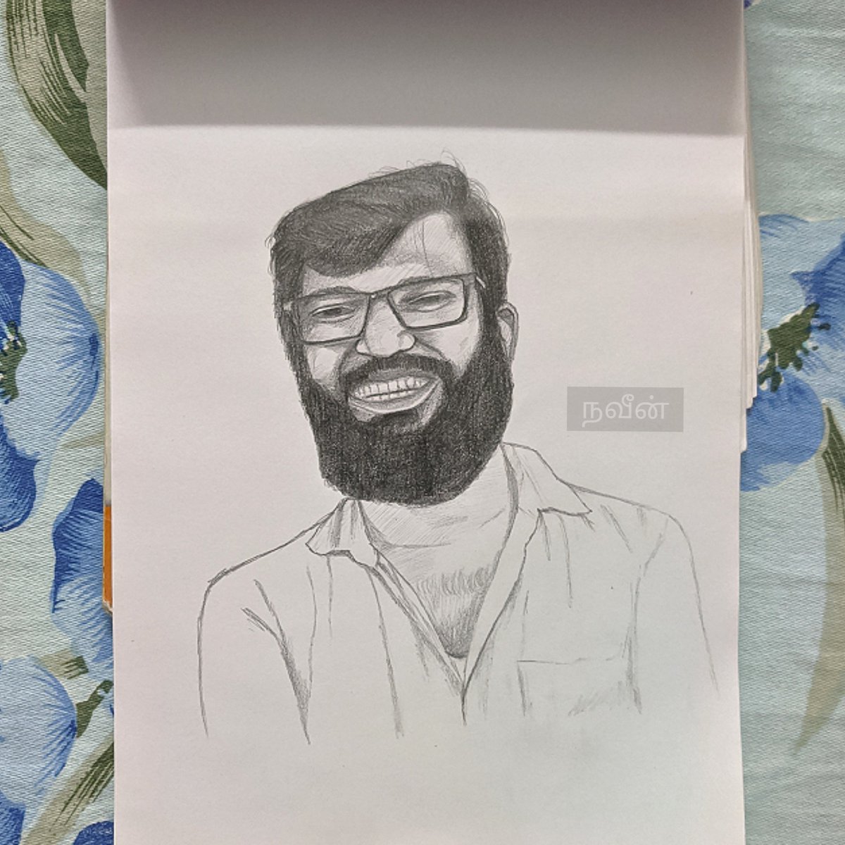 iamnaviofficial's tweet photo. Portrait of @vijayvaradaraj anna
#templemonkeys
Day 46
#100daysofsketching 
YouTube Link : https://t.co/v49e0j3LuP https://t.co/dbwA7A6F2j