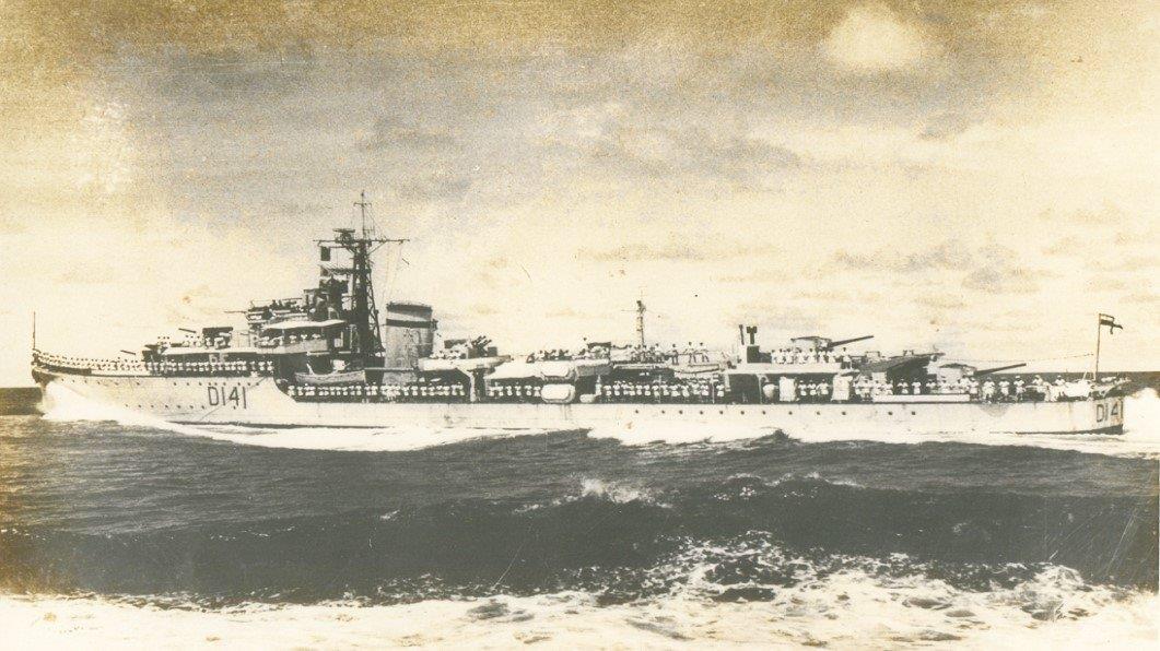 #IndianNavalHistory 
#OnThisDay 1953
First participation of #IndianNavy at a #FleetReview, #INSDelhi, #INSRanjit & #INSTir at Coronation Review of Queen Elizabeth II.
The ships were commanded by Capt (later Adm) AK Chatterji, Cdr (later Adm) SM Nanda & Cdr (later VAdm) N Krishnan