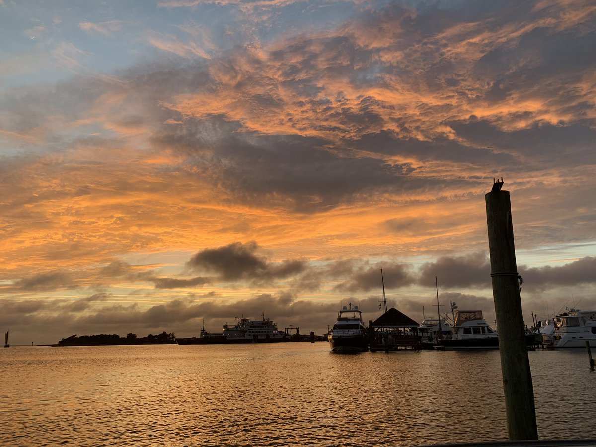 heatherbeebe80's tweet photo. Ocracoke sunset #sunset #ocracoke #visitocracoke https://t.co/hYenb9DFtf
