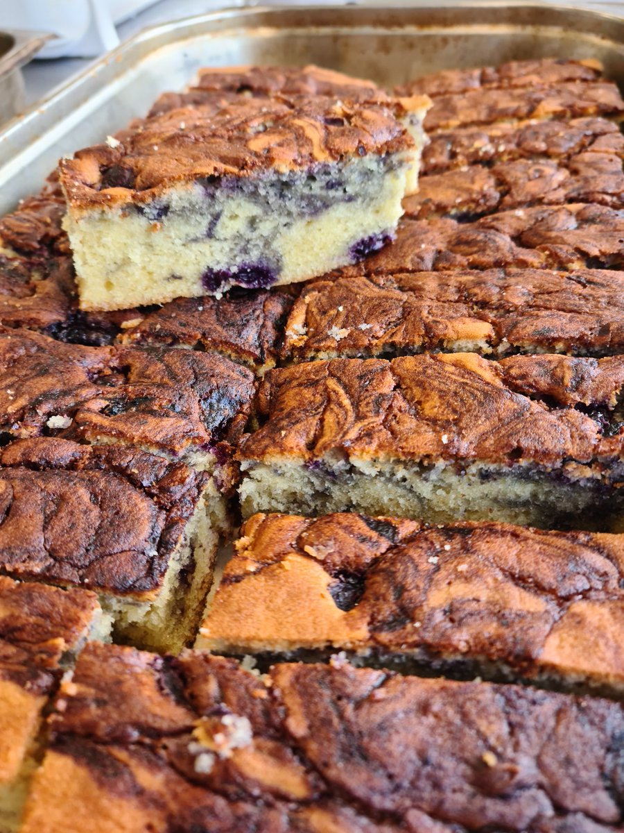 Blueberry and lime sponge