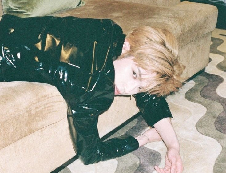 95BBIES's tweet photo. "she keeps spacing out, she's probably thinking about a boy"
My mind:
#TAEYONG #NCT127 https://t.co/cUEen4oa4e
