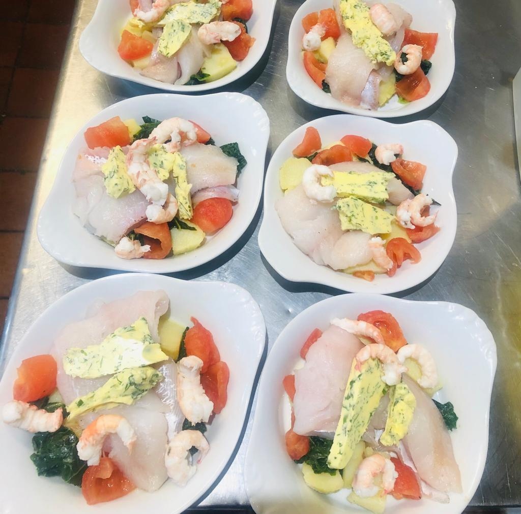 Mis en place, it means “in its place” in French. Chefs love it when they’re.. en place ..and ready to go! Here we’ve got whole cock crabs and baked haddock with herb butter and langoustines. #SeaFood #ChefLife