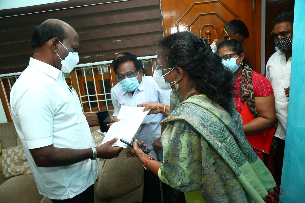 Vijiliya1's tweet photo. @Actionaid_RO would like to thank @Subramanian_ma for receiving the demands of domestic workers on view of the International Domestic Workers Day.
Demands submitted- 
Domestic workers to be considered as ‘essential frontline workers’
Priority for vaccination should be given to DW https://t.co/rfhELlUsX2