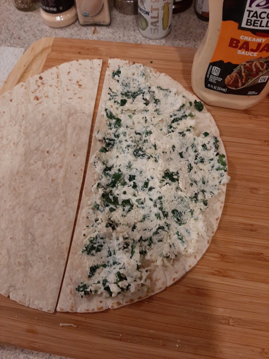DesperOtto315's tweet photo. Playing around today. 
Baja beef-adilla.
Cut 10" tortilla in half.
Cook 1/2 lb gr beef and sliced zucchini 
Mix 2oz cream cheese, 2oz mozzarella and spinach
Remove meat and spread cheese mix over half tortilla and put in pan to just heat up.
Cover with other tortilla, 
See next.. https://t.co/umoqWWn01l