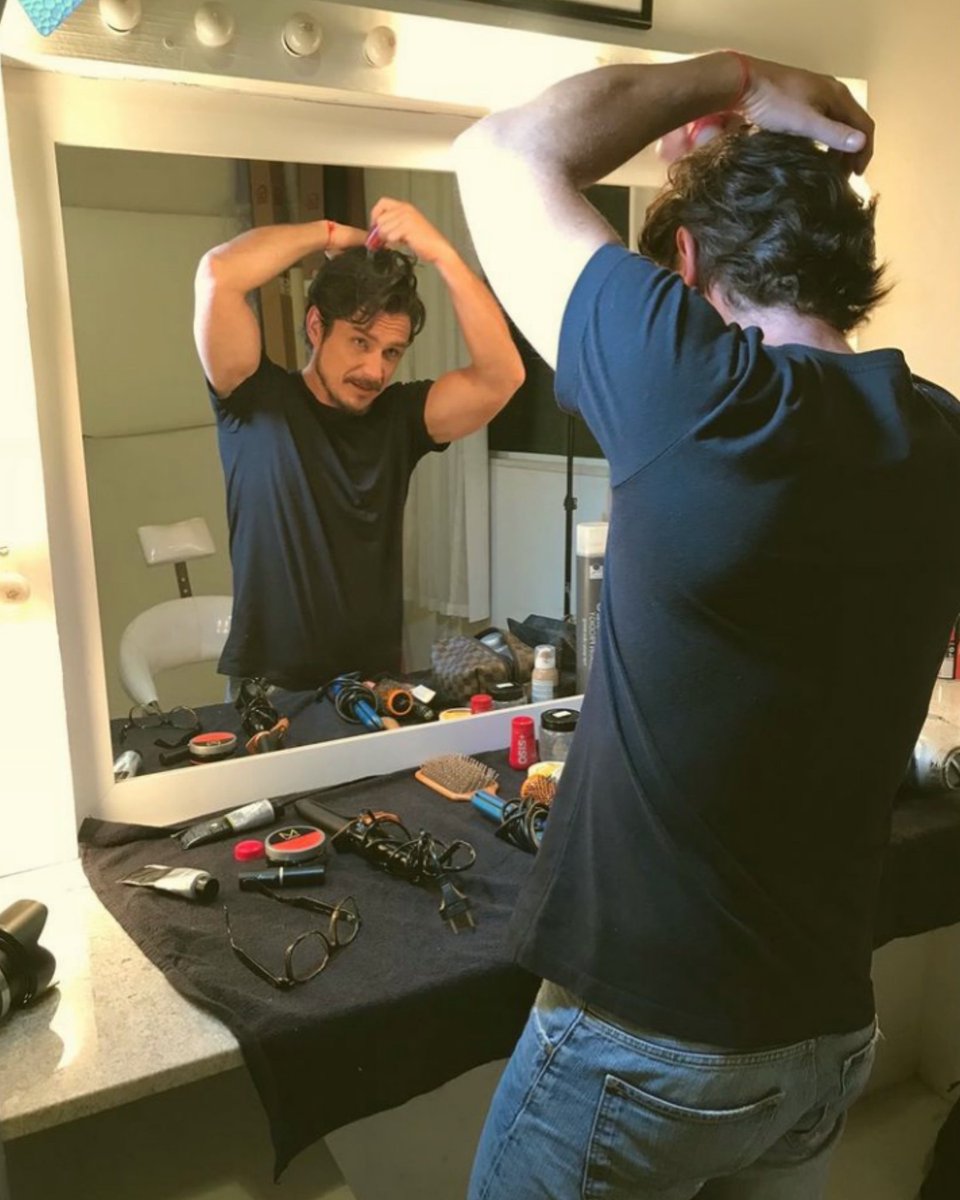 FansPetronioChi's tweet photo. Sesión de fotos 📸2019 de este maravilloso y bello actor Petrônio Gontijo 😍 arreglando ese cabello lindo que tiene #gênesis #moises #osdezmandamentos #moisestvn https://t.co/Q85qyBaWnW