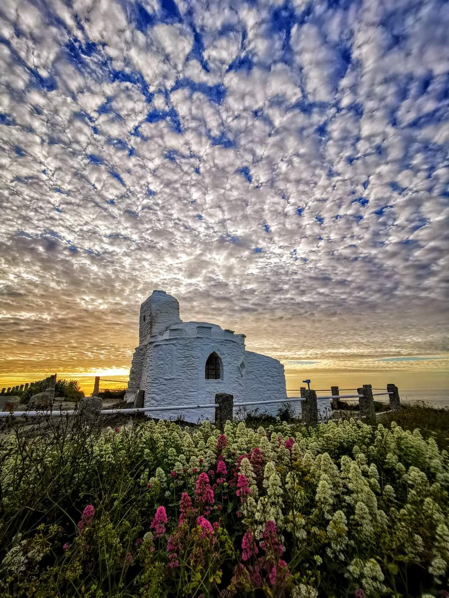 Stunning colours this evening.😍
.
#HuersHut #Heritage #Newquay #Cornwall
#lovewhereyoulive #kernowfornia #NewquayTownCouncil