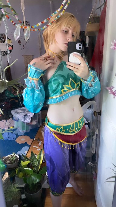 Oh man I hope a big fish prince doesn&rsquo;t come scoop me up and bring him to his domain or anything haha<a href="/tag/nintendoe3"class="tags"><span>#nintendoe3</span></a><a href="/tag/botw2"class="tags"><span>#botw2</span></a>