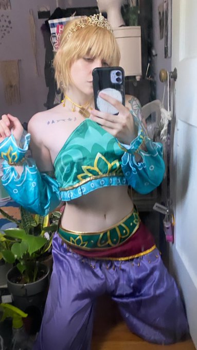 Oh man I hope a big fish prince doesn&rsquo;t come scoop me up and bring him to his domain or anything haha<a href="/tag/nintendoe3"class="tags"><span>#nintendoe3</span></a><a href="/tag/botw2"class="tags"><span>#botw2</span></a>