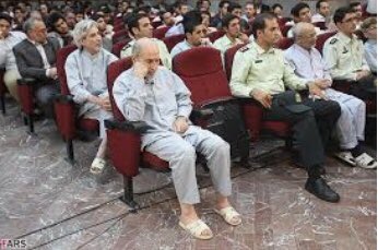 از کفر من تا دین تو
راهی به جز تردید نیست...

دمپایی داریم
تا دمپایی