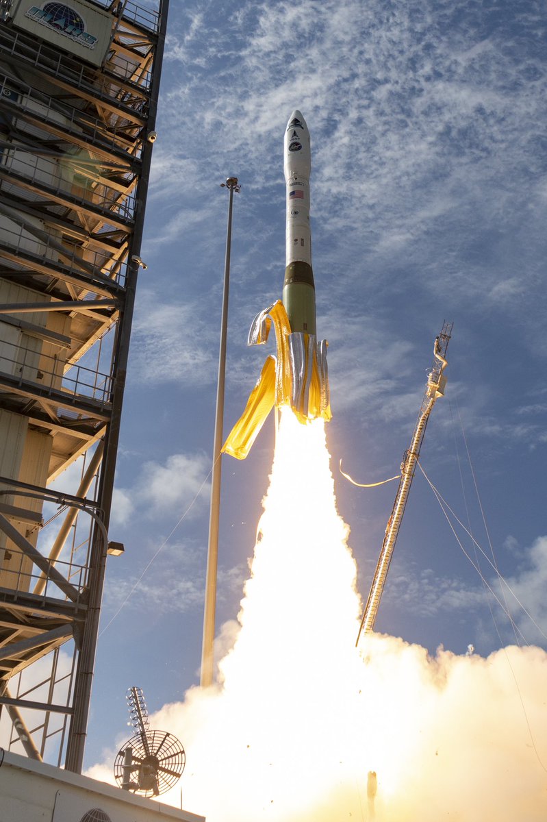 NRO_gov's tweet image. Hey #launchfans, check out the @northropgrumman #Minotaur I rocket peeling away its thermal covering 🍌 🚀 ! Today our #NROL111 mission launched at 9:35 a.m. from Wallops Island, Virginia carrying three payloads designed, built, and operated by the NRO. 📸 : NRO