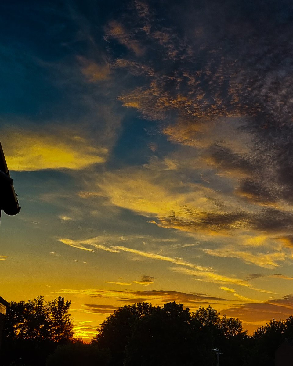 Sunset
#sunset #eveningcolours #ig_color #evening #clouds #colourful #sky #unlimitedsunset #best #ig_sunset #topukphoto #uk #yourshot #thephotosociety #bbctravel #amazing #earthroullet #mthrworld #main_vision #bestplaces #sunset_vision  #colourful #samsunguk #visitengland