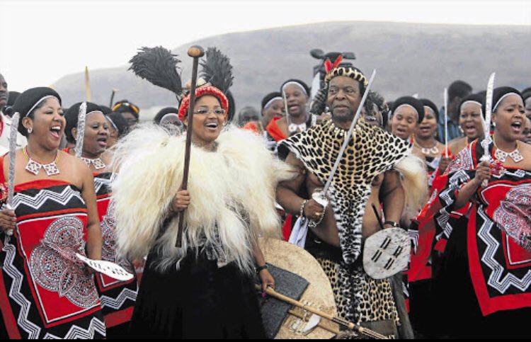 ZuluSweG's tweet photo. QUEEN ZOLANI kaMAFU:

She’s the last and the youngest Queen owagidela isilo saseNaleni uSodidase, uMdlokombane liked iy’mbali zaseSwatini cos she’s also from SwaZiland, wathi uma efika kwaZulu wathathwa iNdlovukazi uMantfombi wahlala naye kwaKhangela, she was only 17 that. . . https://t.co/S06cNGFqGs