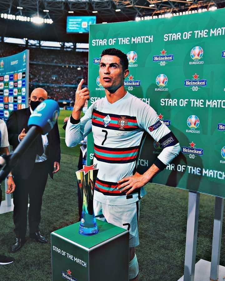 AdriRM33's tweet photo. ¿Es Cristiano Ronaldo el mejor jugador de la historia?

🔄RT: NO
❤️MG: SÍ https://t.co/bYfjBOX1xJ