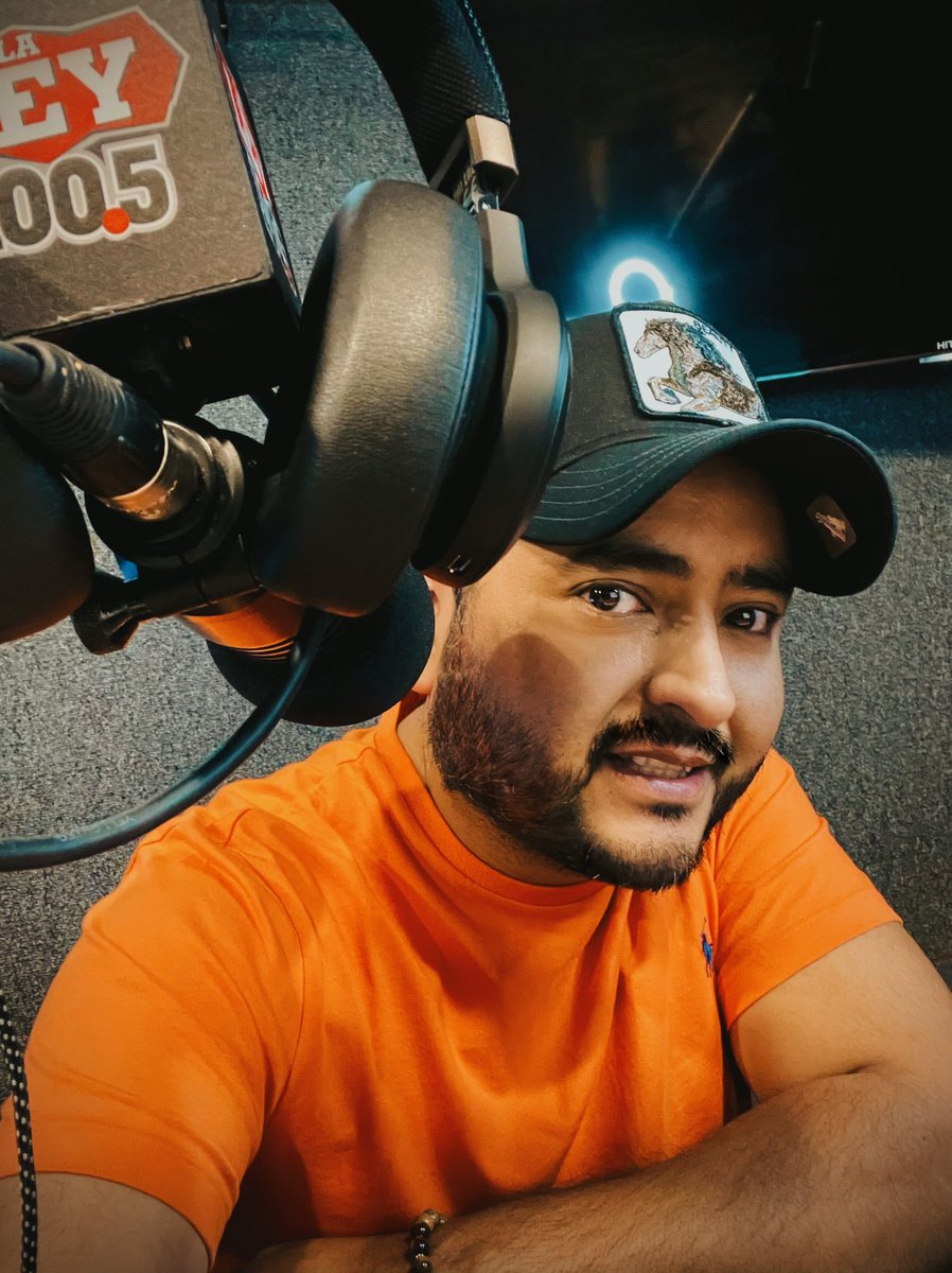 Sigue escuchando a El Tremendo George en #LosHijosDeSu de 3-7 pm 

SALUDOS PARA QUIEN???
Envía tu saludos por mensaje de voz al WHATSAPP (956) 635-0731 

•
•
•
•
•
•
•
•
•
•
-
-
-
-
-
-
#soydeley #holalaredo #laredotx #laredotexas #loshijosdesu