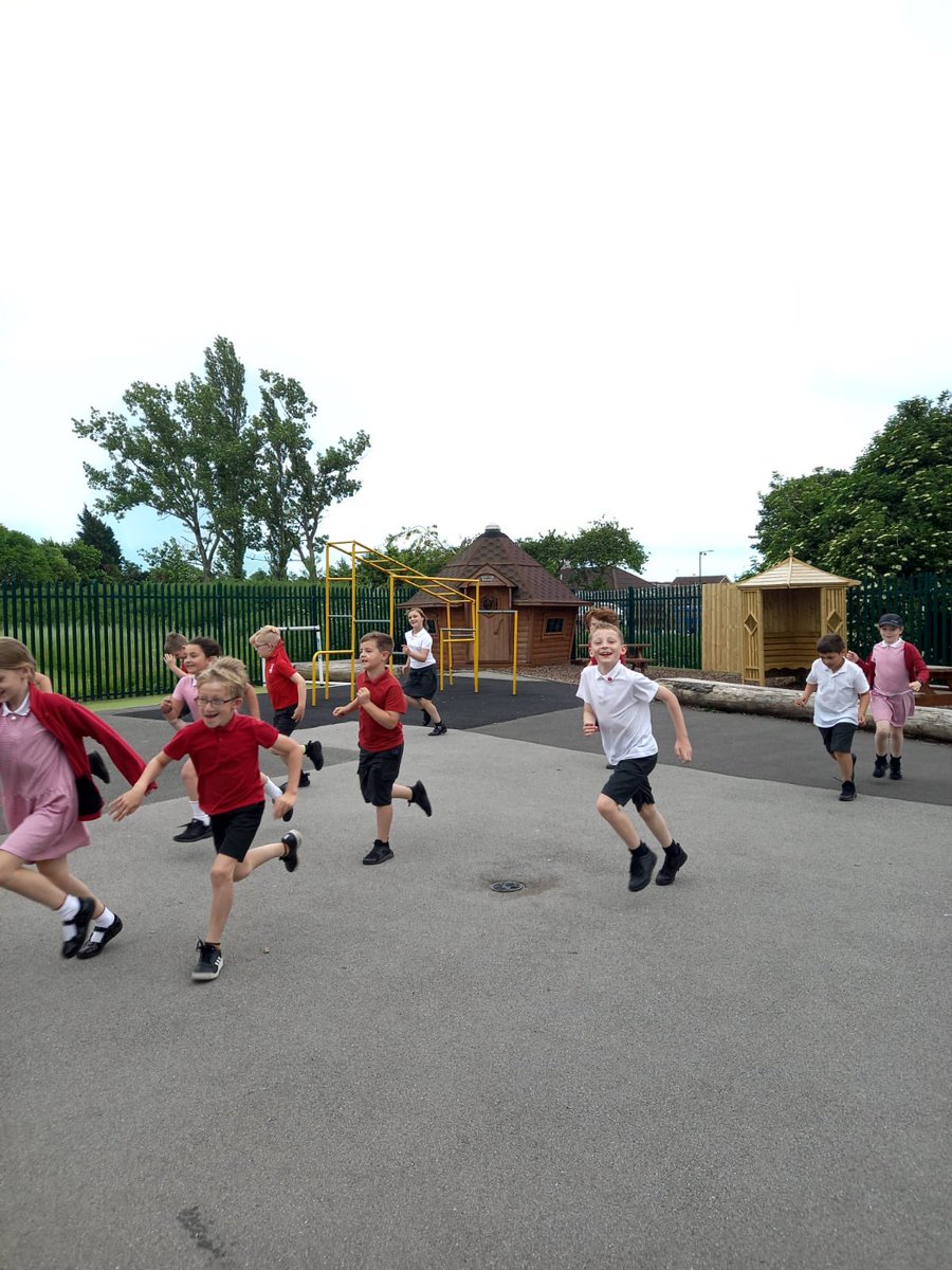 DunswellAcademy's tweet photo. Class 3 were learning about hobbies in their French lesson, doing it in the best way- practically and outside! @edukostrust  #exceptional #outdoorlearning #mflps https://t.co/11WQf7GODd