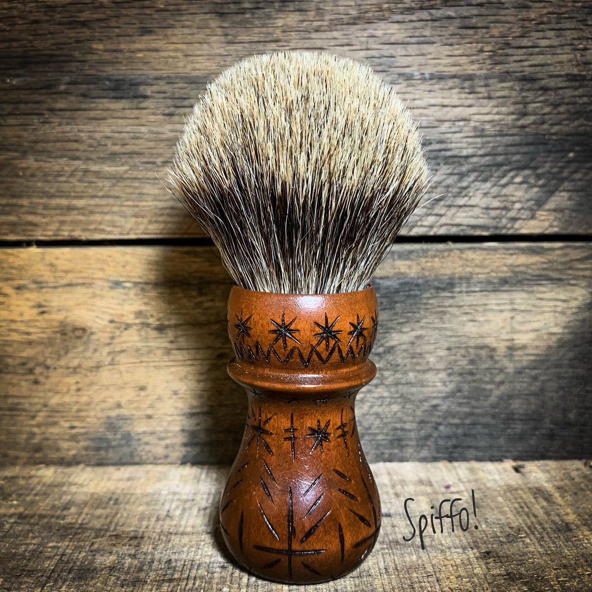 Spiffoman's tweet photo. The random incised design of the stained solid Maple handle and the 24mm Best badger knot of Moses creates a totally unique shaving brush! 😎 #wetshaving #shaving #spiffo #shavingbrushes #shavingbrush #spiffoman #novascotia #halifax #shaveoftheday #mensgrooming #dartmouth https://t.co/x4PGS6bqDr