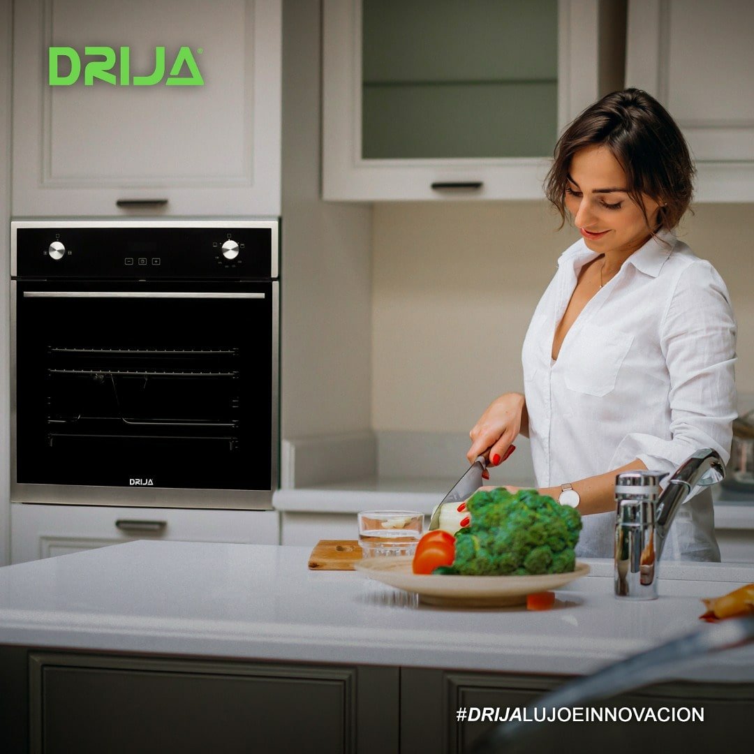 drija_int's tweet photo. Si de cocinar se trata, lo ideal siempre será una cocina con el ambiente perfecto.
•
¿Los Electrodomésticos ideales para el ambiente perfecto? Por supuesto que los Electrodomésticos Drija® 🤩
•
#DrijaInternational #Ambienteaideal #CocinaDrija #Frescura #Recetas #CocinaConDrija https://t.co/AGZCbpiCpp