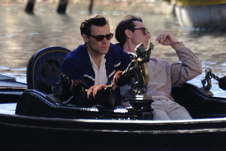 KingsMediaHL's tweet photo. 📸| More of Harry and David on set today! https://t.co/nshkLlGFxj