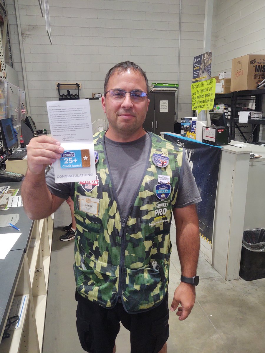 BraddyClay's tweet photo. It's a credit celebration 🎉🎉🎉 at 1713 E City.... Great job Jack....@_nicolemarie_6 @TylerRo54691793 @eric_marler @BenitoKomadina https://t.co/bSVVITGlPW