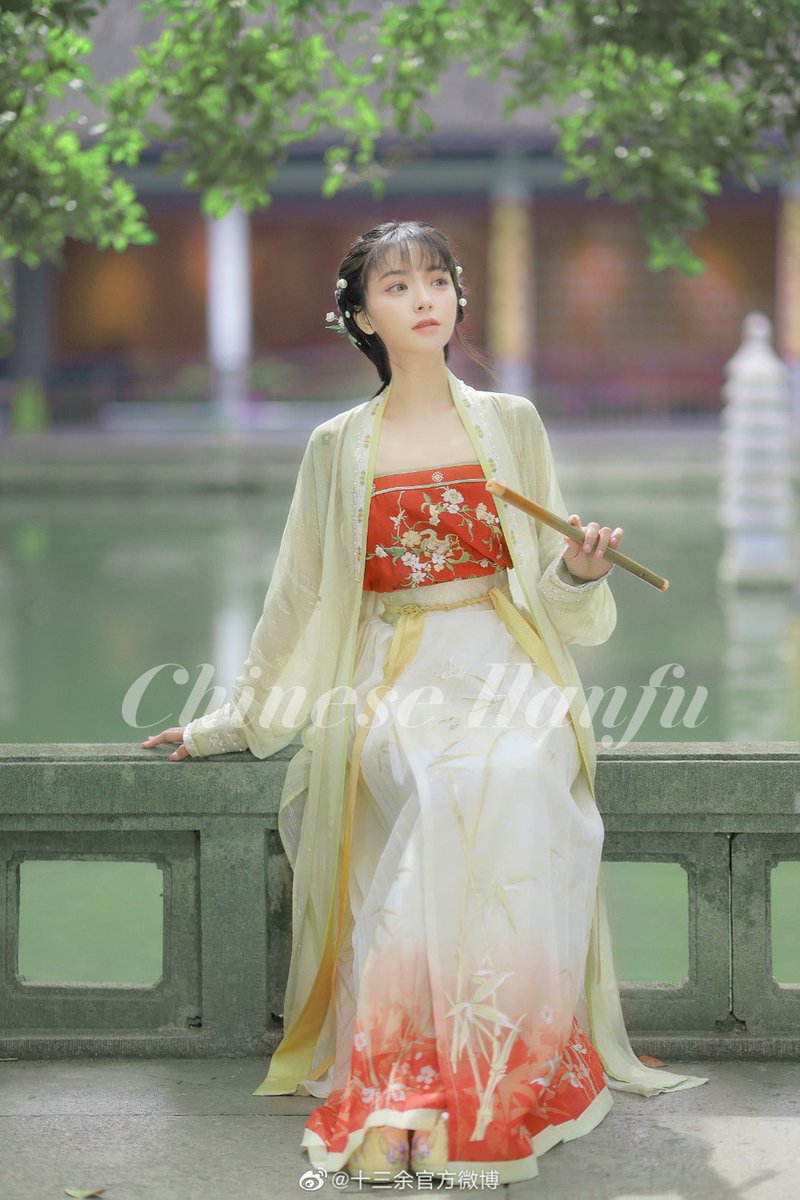 HanfuUk's tweet photo. 𝚂𝚘𝚗𝚐 𝚂𝚝𝚢𝚕𝚎 𝙷𝚊𝚗𝚏𝚞(宋)
by 十三余
———
#漢服 #宋制 #汉服 #SongStyle #Hanfu https://t.co/c2wkUGPrLk