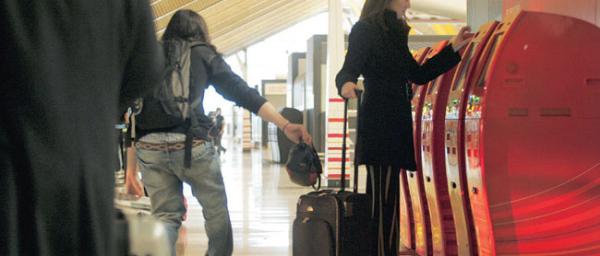 Sustracción del bolso por descuido en un aeropuerto 