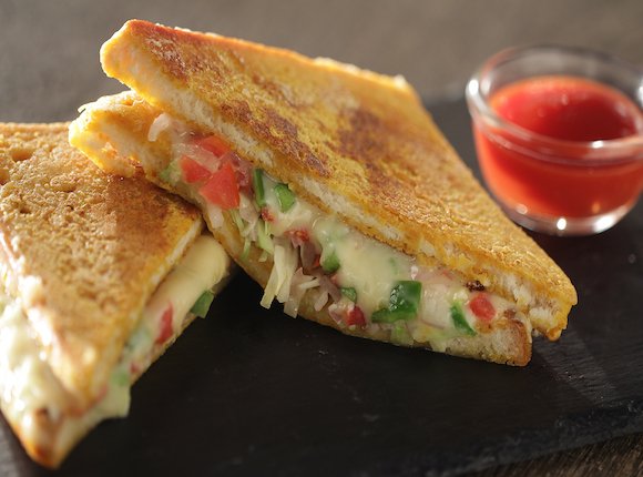 KhanaKhazana's tweet photo. Cheesy Pakoda Sandwich - Is there anything better than combining the epic taste of cheese and bread pakoda? This Cheesy Pakoda Sandwich will melt your heart with its flavours! 
Recipe Link: https://t.co/44X2sidAlV
#recipeotheday https://t.co/4O2OAX61tt