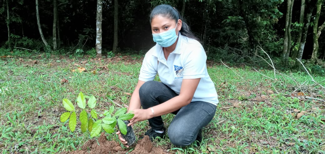 hunter_rashell's tweet photo. #NicaraguaUnPuebloQueVence 
Saludamos a nuestro líder guerrillero Cmdt. Che Guevara en un año más de su natalicio fortaleciendo nuestra madre tierra con una jornada de reforestación en Finca Los Gavilanes en la comunidad de Sconfran de los Campos azules. https://t.co/1FmDqQyU2n