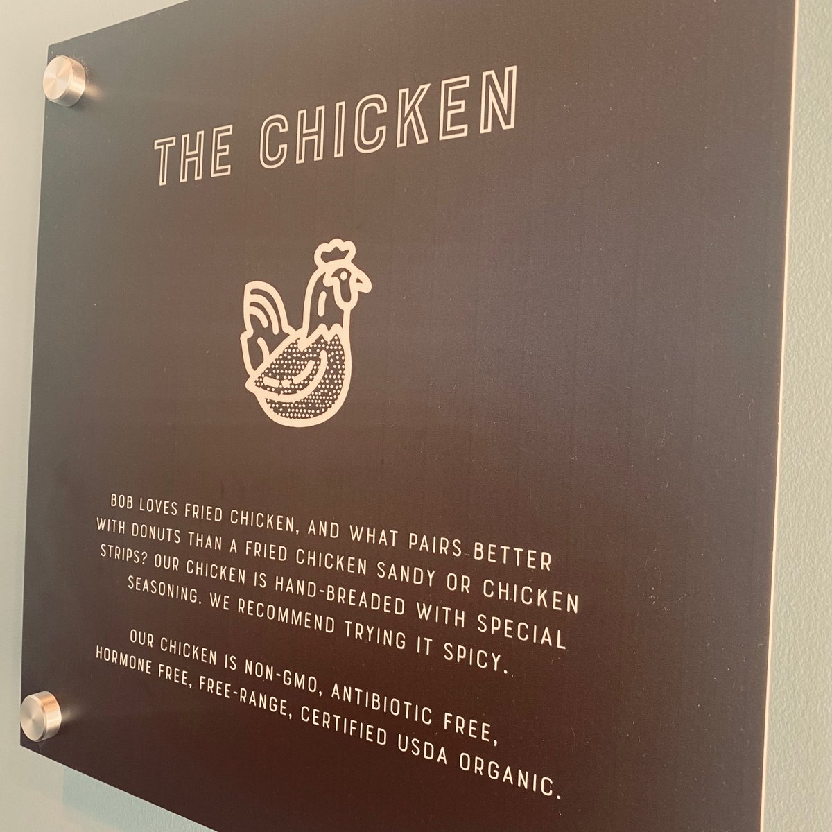 Have you tried our chicken?!?🍩☕️🐔 😋#eatbobsdonuts #chickensandy #donutscoffeechicken #bogotuesday #buyonegetone #blackstonedistrict