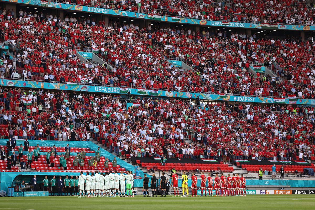 Indianit07's tweet photo. It's been 2 years since we heard this kinda noise on the ground. After the Covid pandemic, we never saw this kinda atmosphere, like 50-60k people cheering for their teams.

Thank you football! Thank you #Budapest for bringing this positivity. World get used to it again.🖤
#PORHUN https://t.co/QnizE4xTLg
