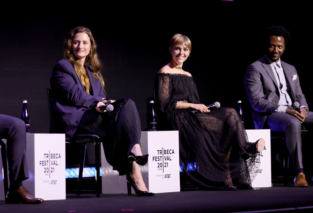 GraceJGummerFan's tweet photo. Grace Gummer alongside the cast and crew | Participating in a Q&amp;A following the premiere of ‘Dr Death’ at the 2021 TriBeCa Film Festival 

📷 GettyImages 

#GraceGummer #JoshuaJackson #ChristianSlater #MiniReunion #MrRobot #AnnaSophiaRobb https://t.co/cHbAxZDMYI