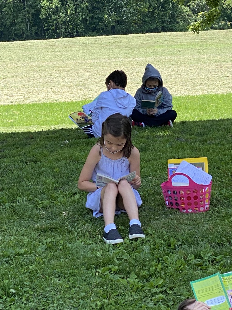 HmartMcIntosh's tweet photo. Was too nice of a day to not go outside and read. @OleanEastView https://t.co/dd5zCUarQm