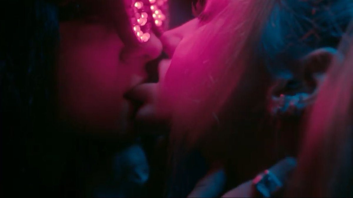 dovezegler's tweet photo. .@DoveCameron         @OfficialRezz 
fans                                                fans
                            🤝🏻          
                  freaking out 
                 #TasteofYou https://t.co/2HIUjDRwdo