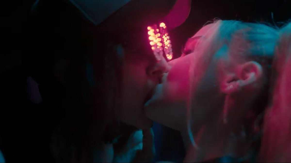 dovezegler's tweet photo. .@DoveCameron         @OfficialRezz 
fans                                                fans
                            🤝🏻          
                  freaking out 
                 #TasteofYou https://t.co/2HIUjDRwdo