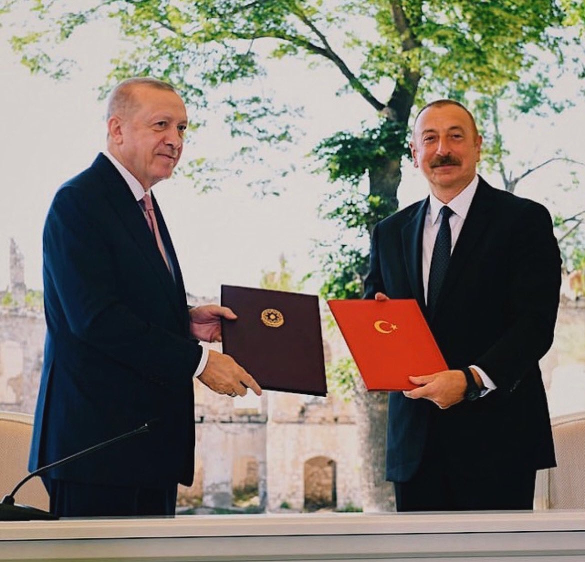 ali_gambarov's tweet photo. 🇦🇿🤝🇹🇷
Azərbaycan və Türkiyə arasında müttəfiqlik münasibətləri haqqında Şuşa Bəyannaməsi imzalanıb. 
#Azerbaijan
#Türkiye https://t.co/36L9Ft7qtU