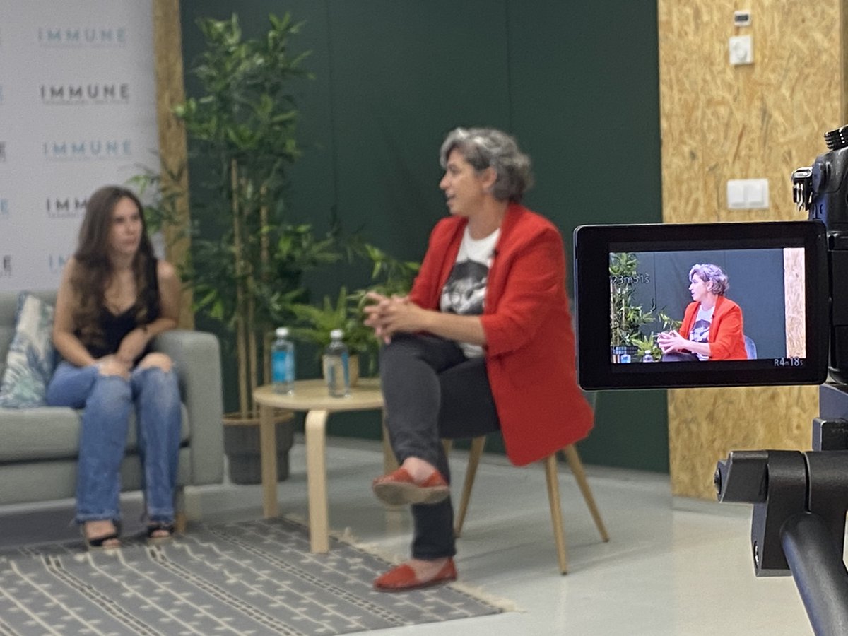 immuneinstitute's tweet photo. "@MujeresTech nace con la simple intención de querer cambiar el mundo".
@cris_aranda_ y @alaimiranda en #IMMUNEDialogues
Impulsado por @20m, @Openbank
#Tecnologia #futuro #WOMAINTECH https://t.co/8deMqNFpa3