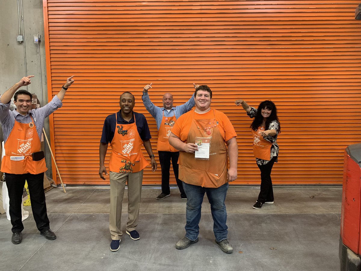 Presented Brett in Store 156 with a Homer award for the outstanding job with executing the Curbside Release process. Awesome Job Brett!!!  #howdoersgetmoredone