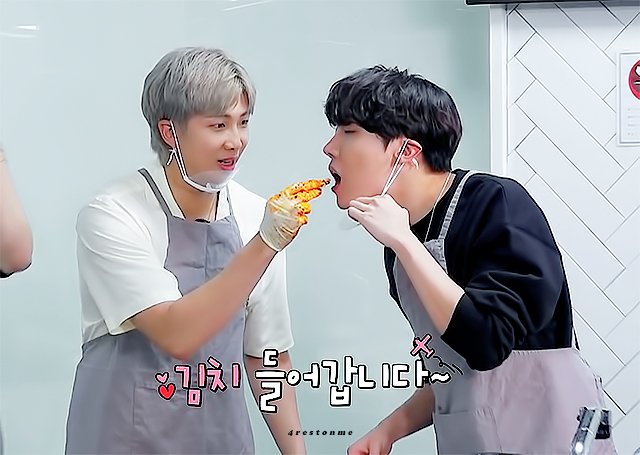 24moving_on's tweet photo. 홉렙이들 되게 거친 인생들을 살다 둘이 만나서 급 미니멀 횰언니 부부 같은 삶을 사는 느낌의 부부모먼트야 https://t.co/XWxJtQgQaK