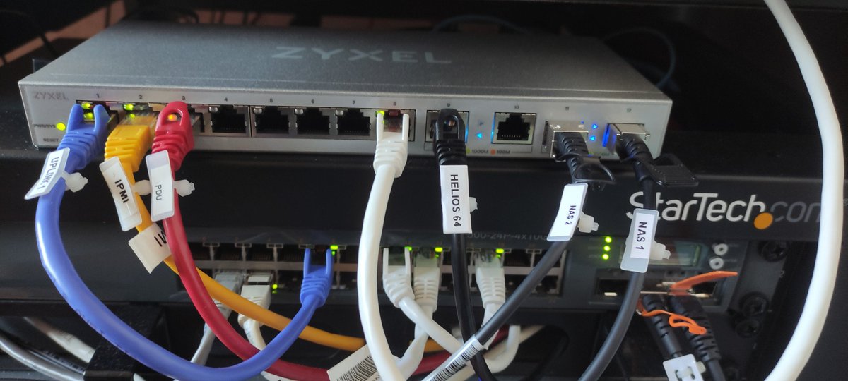 _Nidouille_'s tweet photo. Le @zyxelfr XGS1210-12 est installé
Tu branche ca fonctionne mais administration que web. DAC Cisco, Mellanox et le 2.5gbe du #helios64 sont bien reconnus.
Plus que à faire des tests de débit théorique et pratique. https://t.co/ZAeJ4j0Qzb
