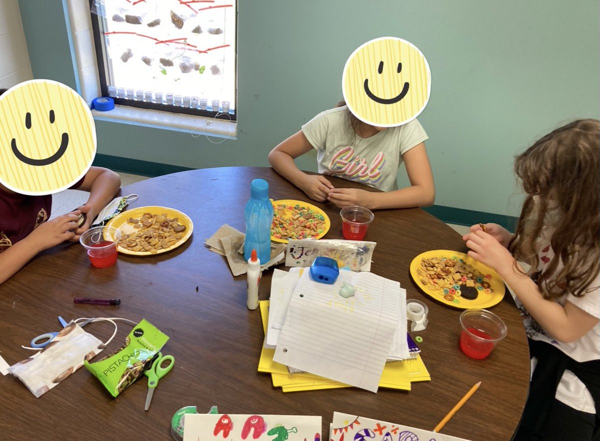 ssosa88's tweet photo. Today we learned about mixtures and solutions. What better way then making Kool-Aid (solution) and trail mix (mixture). @NISDCody @NISDElemScience https://t.co/dduf55JEfs