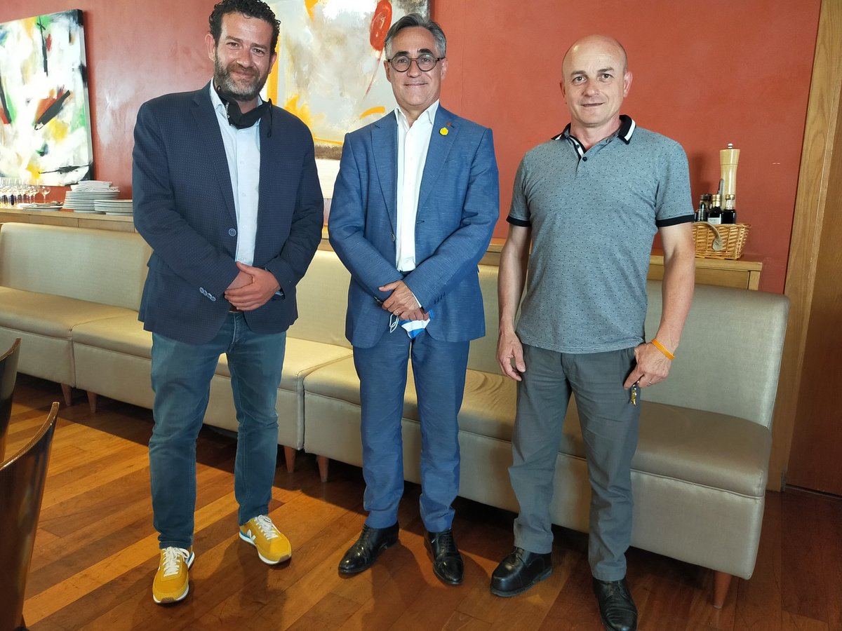 EinesPimec (@einespimec) on Twitter photo Compartint amb el <a href="/ramontremosa/">Ramon Tremosa 🎗🌹</a>, el <a href="/JordiZaragoza1/">Jordi Zaragoza</a> i el <a href="/jordi_gispert/">Jordi Gispert</a> els núms de l'economia CAT i la xifra del dèficit fiscal
PIB CAT 250KM€
Dèficit fiscal: 20KM€
És com si els catalans i catalanes paguéssim un 29%-18%-12% d'IVA, les taxes més altes del món! Compartint amb el <a href="/ramontremosa/">Ramon Tremosa 🎗🌹</a>, el <a href="/JordiZaragoza1/">Jordi Zaragoza</a> i el <a href="/jordi_gispert/">Jordi Gispert</a> els núms de l'economia CAT i la xifra del dèficit fiscal
PIB CAT 250KM€
Dèficit fiscal: 20KM€
És com si els catalans i catalanes paguéssim un 29%-18%-12% d'IVA, les taxes més altes del món!